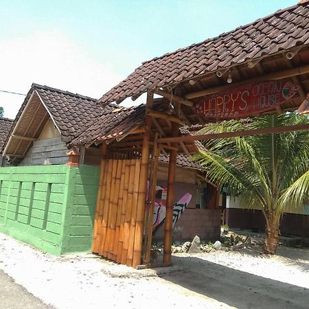 Harry'S Ocean House Watukarung Homestay Kalak Buitenkant foto