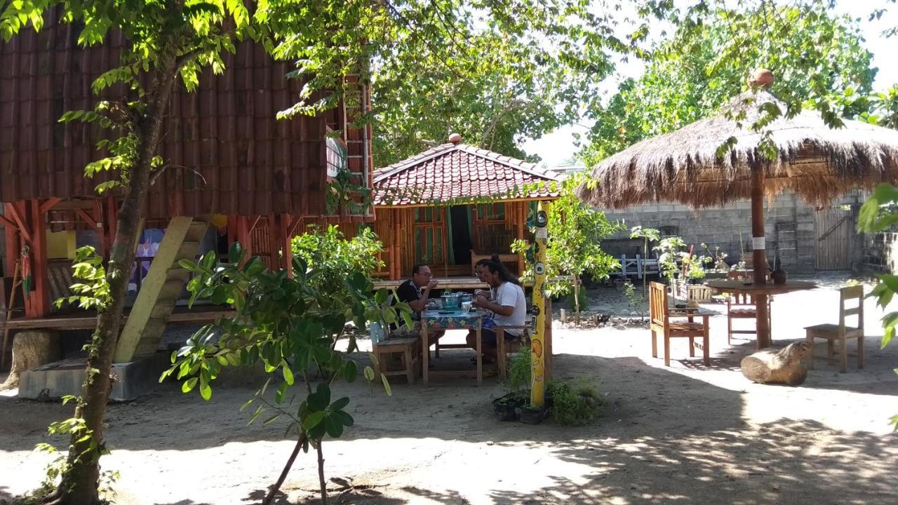 Harry'S Ocean House Watukarung Homestay Kalak Buitenkant foto