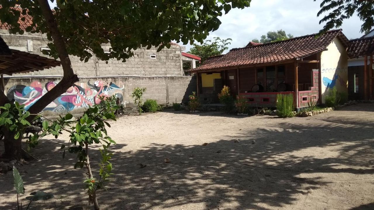 Harry'S Ocean House Watukarung Homestay Kalak Buitenkant foto