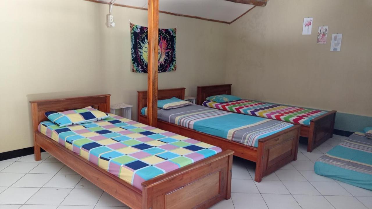 Harry'S Ocean House Watukarung Homestay Kalak Buitenkant foto