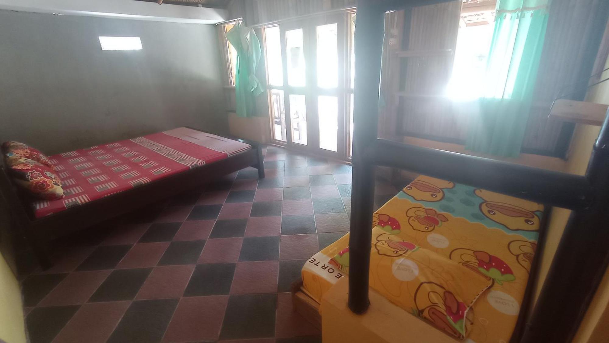 Harry'S Ocean House Watukarung Homestay Kalak Kamer foto