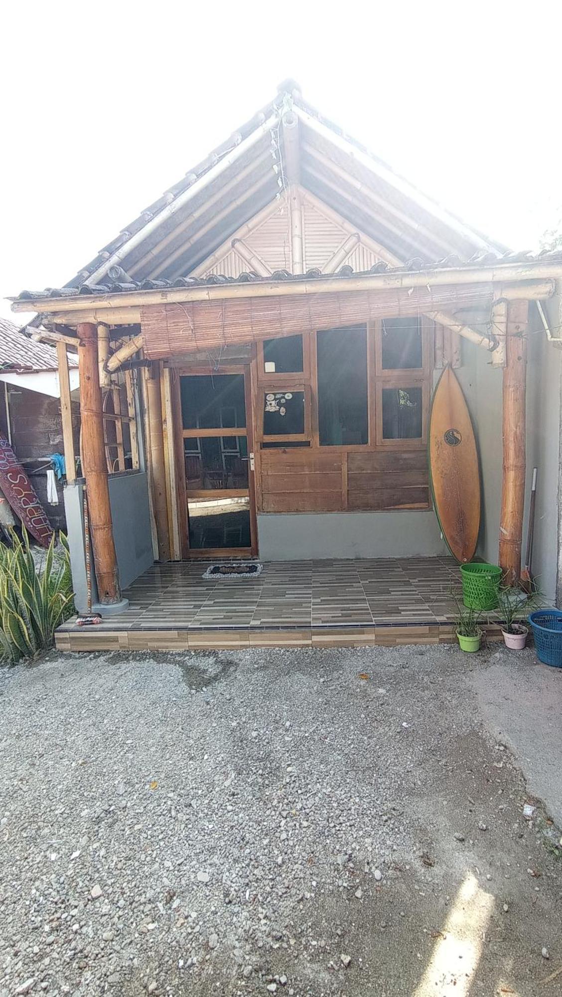 Harry'S Ocean House Watukarung Homestay Kalak Kamer foto