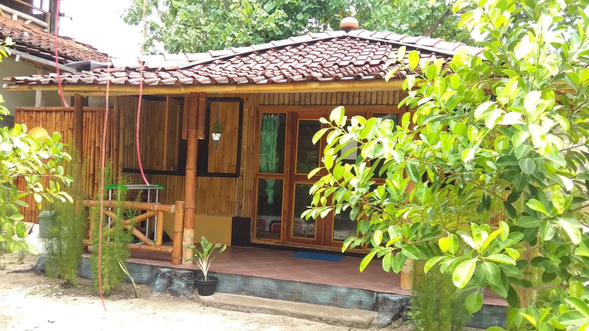 Harry'S Ocean House Watukarung Homestay Kalak Kamer foto