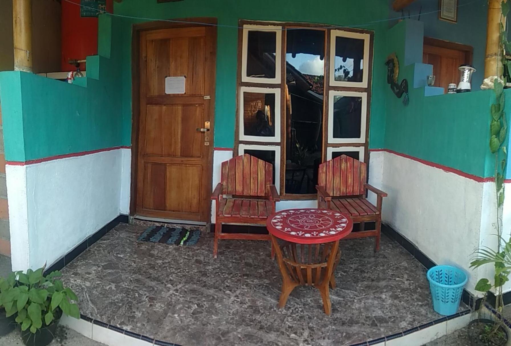 Harry'S Ocean House Watukarung Homestay Kalak Kamer foto