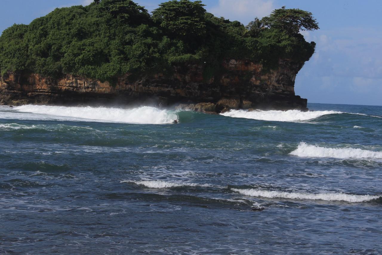Harry'S Ocean House Watukarung Homestay Kalak Buitenkant foto