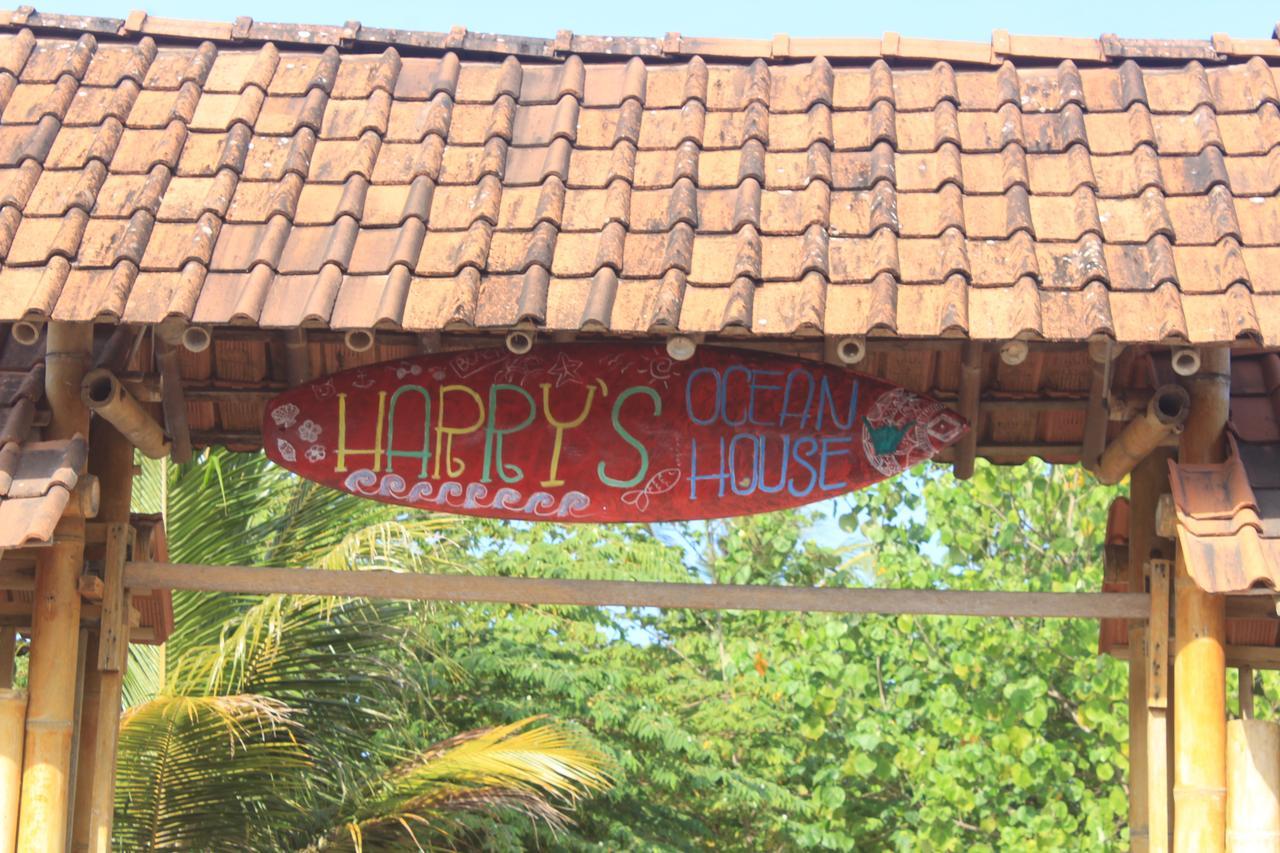 Harry'S Ocean House Watukarung Homestay Kalak Buitenkant foto