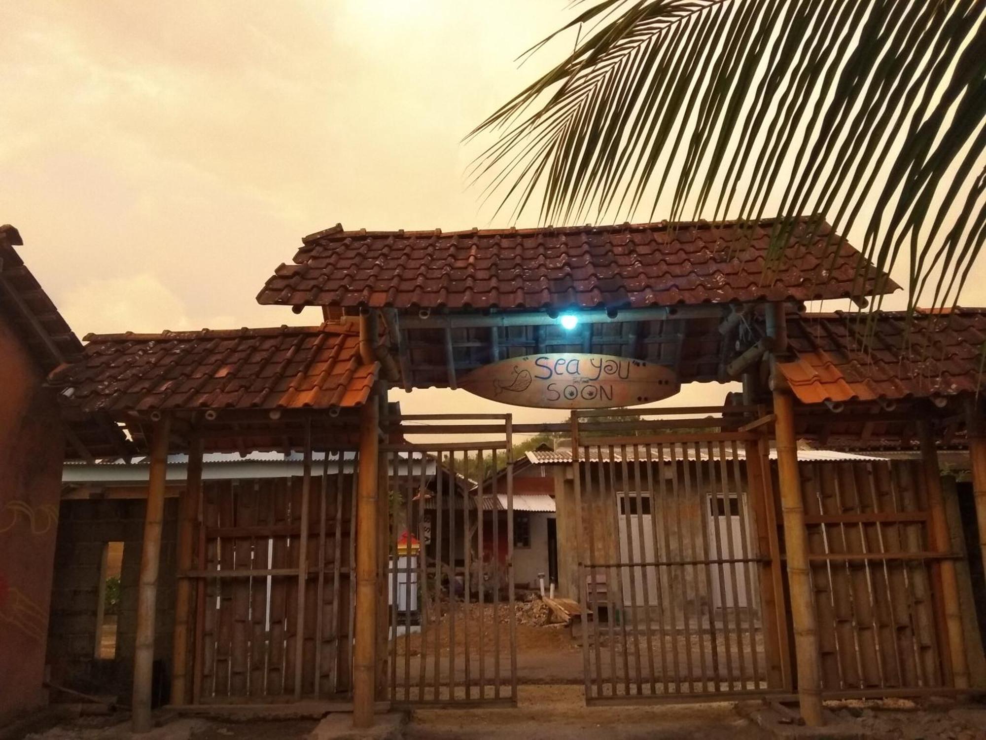 Harry'S Ocean House Watukarung Homestay Kalak Buitenkant foto