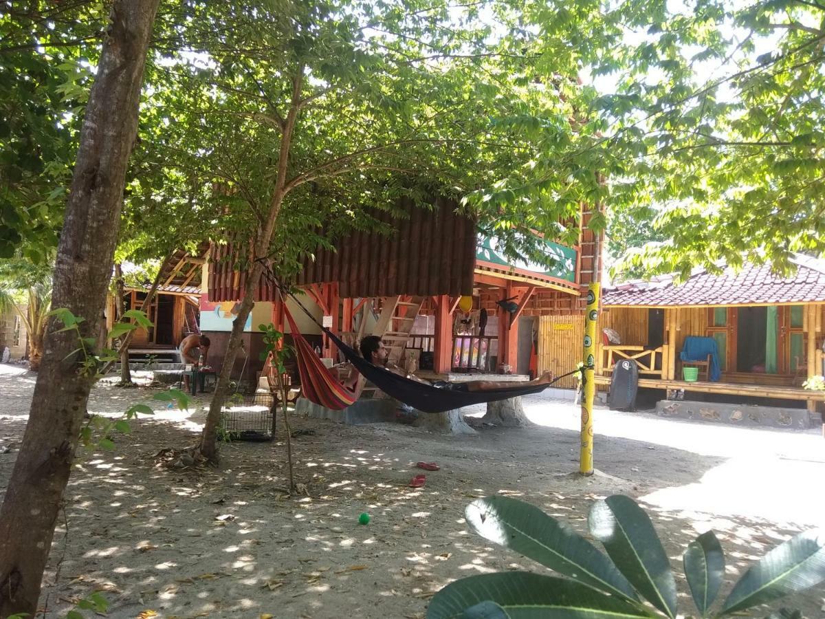 Harry'S Ocean House Watukarung Homestay Kalak Buitenkant foto