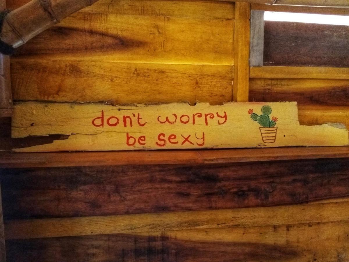 Harry'S Ocean House Watukarung Homestay Kalak Buitenkant foto